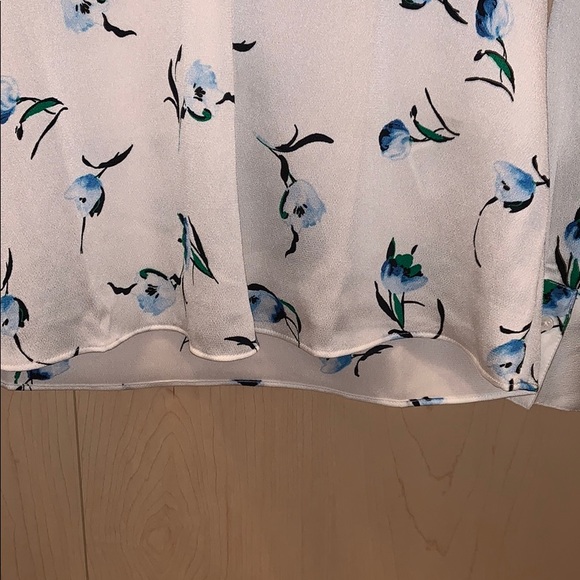 Flowy Floral BR Top 🌸 🌺 - Picture 6 of 8